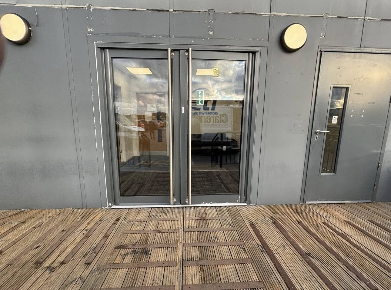 Aluminium commercial entrance doors
